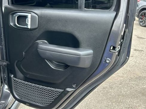 Used 2024 Jeep Gladiator Rubicon image 12