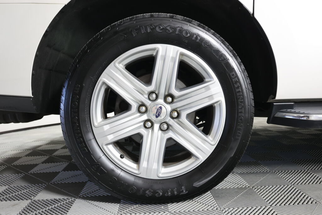 Used 2018 Ford Expedition Max XLT w/ Equipment Group 202A AWD/4WD image 7