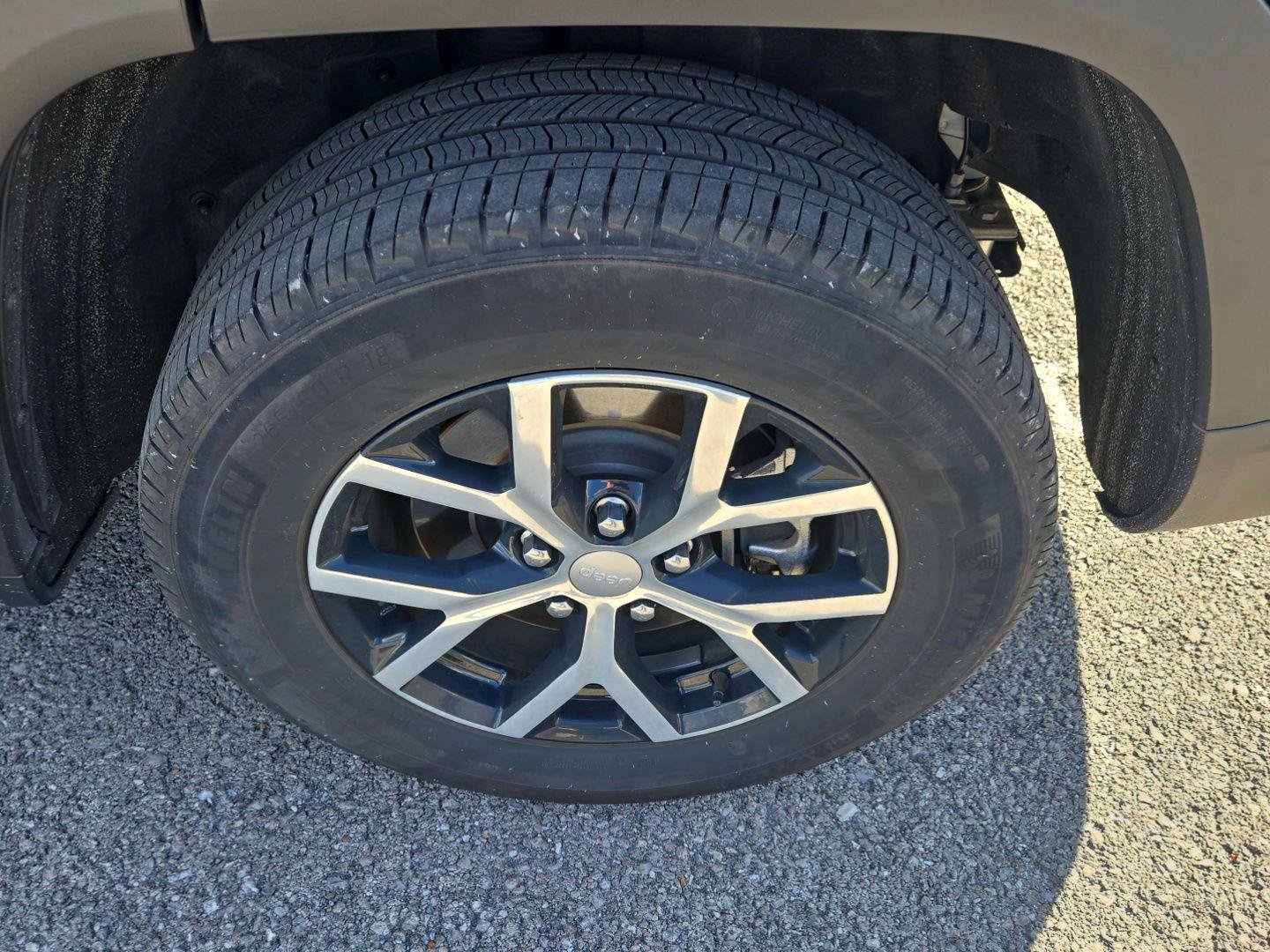 Used 2024 Jeep Grand Cherokee L Limited AWD/4WD image 11