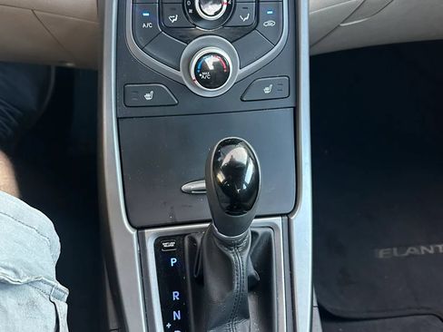 Used 2014 Hyundai Elantra SE w/ Option Group 02 FWD image 7