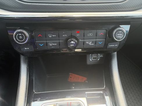 Used 2025 Jeep Compass Trailhawk AWD/4WD image 24