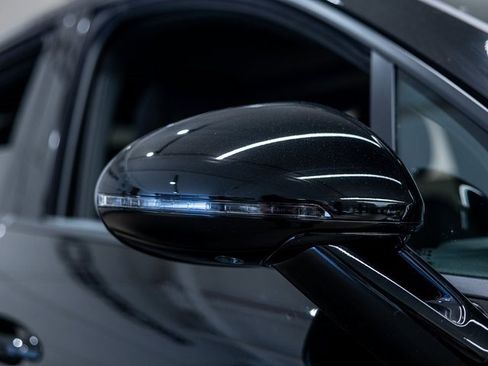 Certified 2025 Porsche Macan image 15