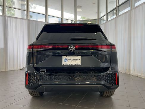 New 2026 Volkswagen Tiguan SE R-Line image 10