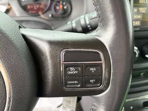 Used 2017 Jeep Patriot High Altitude AWD/4WD image 22