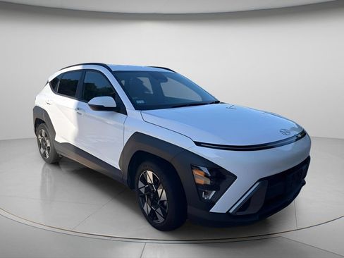 Used 2024 Hyundai Kona SEL FWD image 3