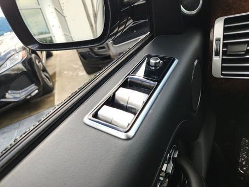 Used 2020 Land Rover Range Rover Long Wheelbase HSE image 37