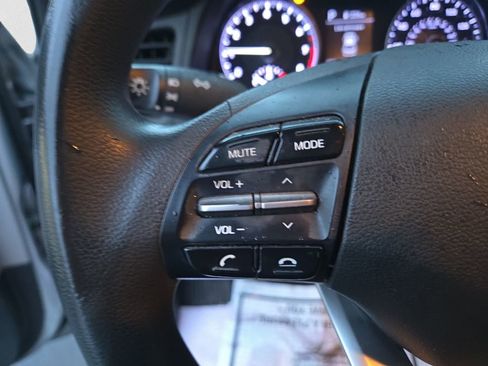 Used 2020 Hyundai Elantra SE image 17