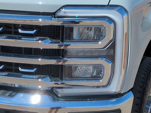 Used 2025 Ford F250 Lariat AWD/4WD image 12