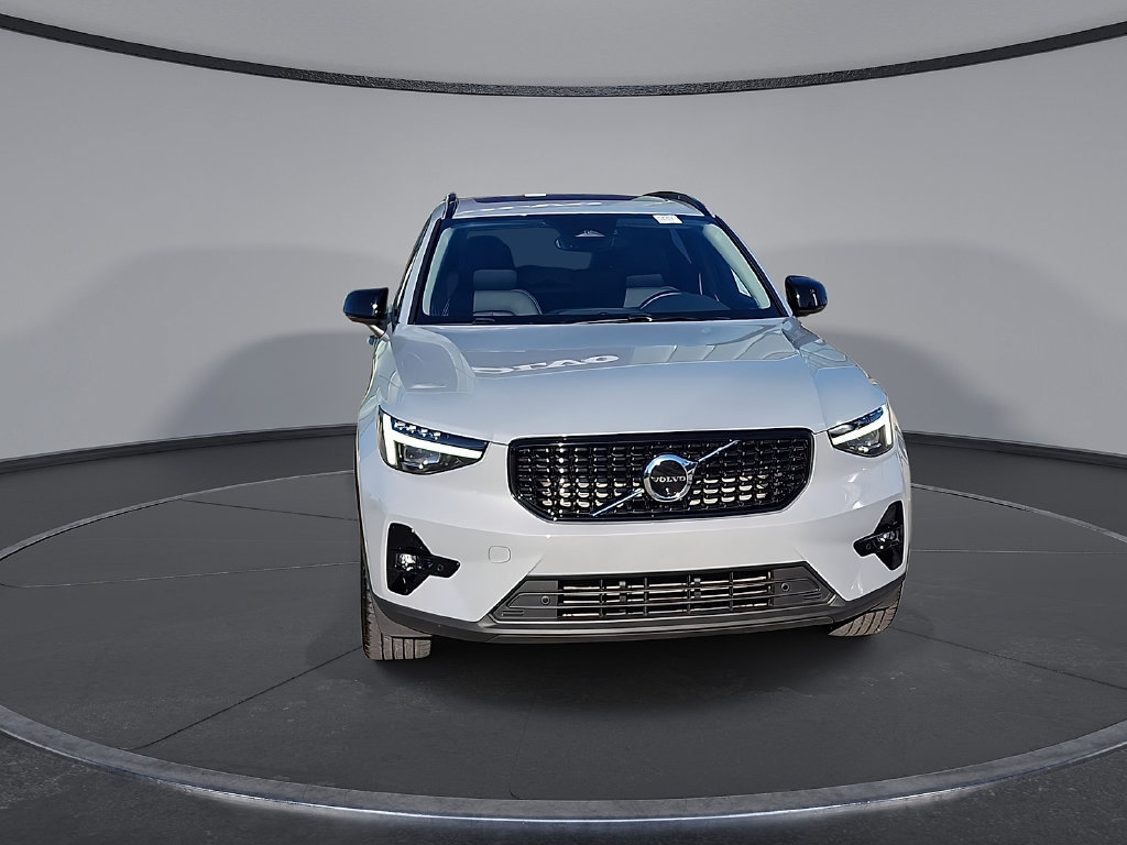 Certified 2026 Volvo XC40 B5 Plus AWD/4WD image 4
