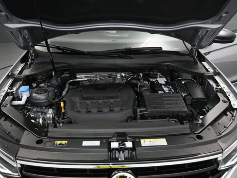 Used 2024 Volkswagen Tiguan SE R-Line image 12