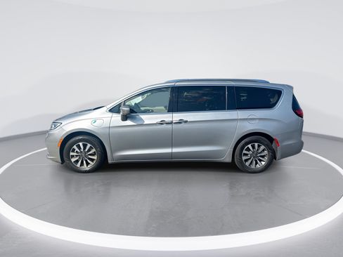 Used 2021 Chrysler Pacifica Touring-L FWD image 6