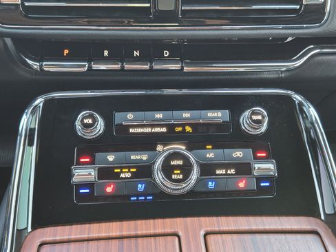 Used 2024 Lincoln Navigator Premiere AWD/4WD image 15