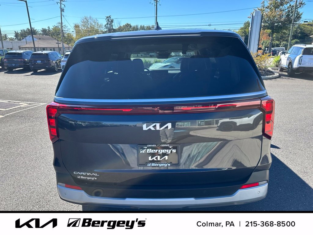 Certified 2025 Kia Carnival FWD image 8