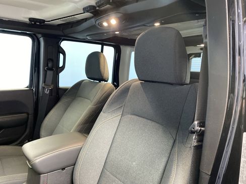 Certified 2025 Jeep Wrangler Sahara image 8