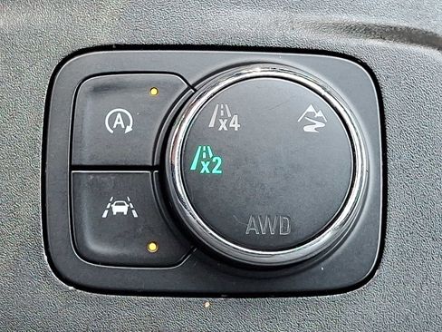 Used 2023 Chevrolet Traverse LT image 27