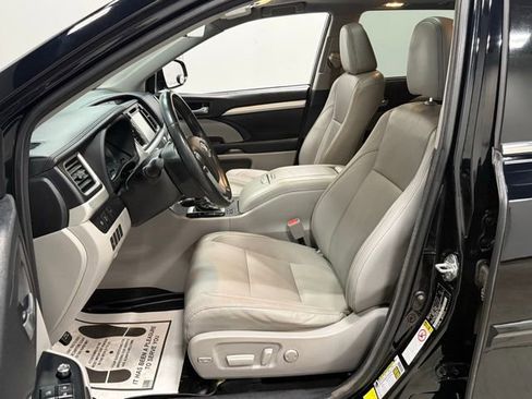 Used 2017 Toyota Highlander XLE image 14