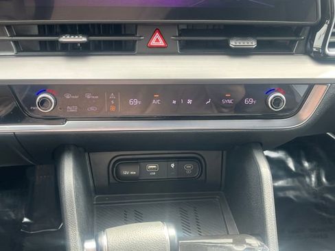 Used 2023 Kia Sportage EX image 19