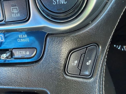Used 2019 Chevrolet Suburban LT RWD image 18