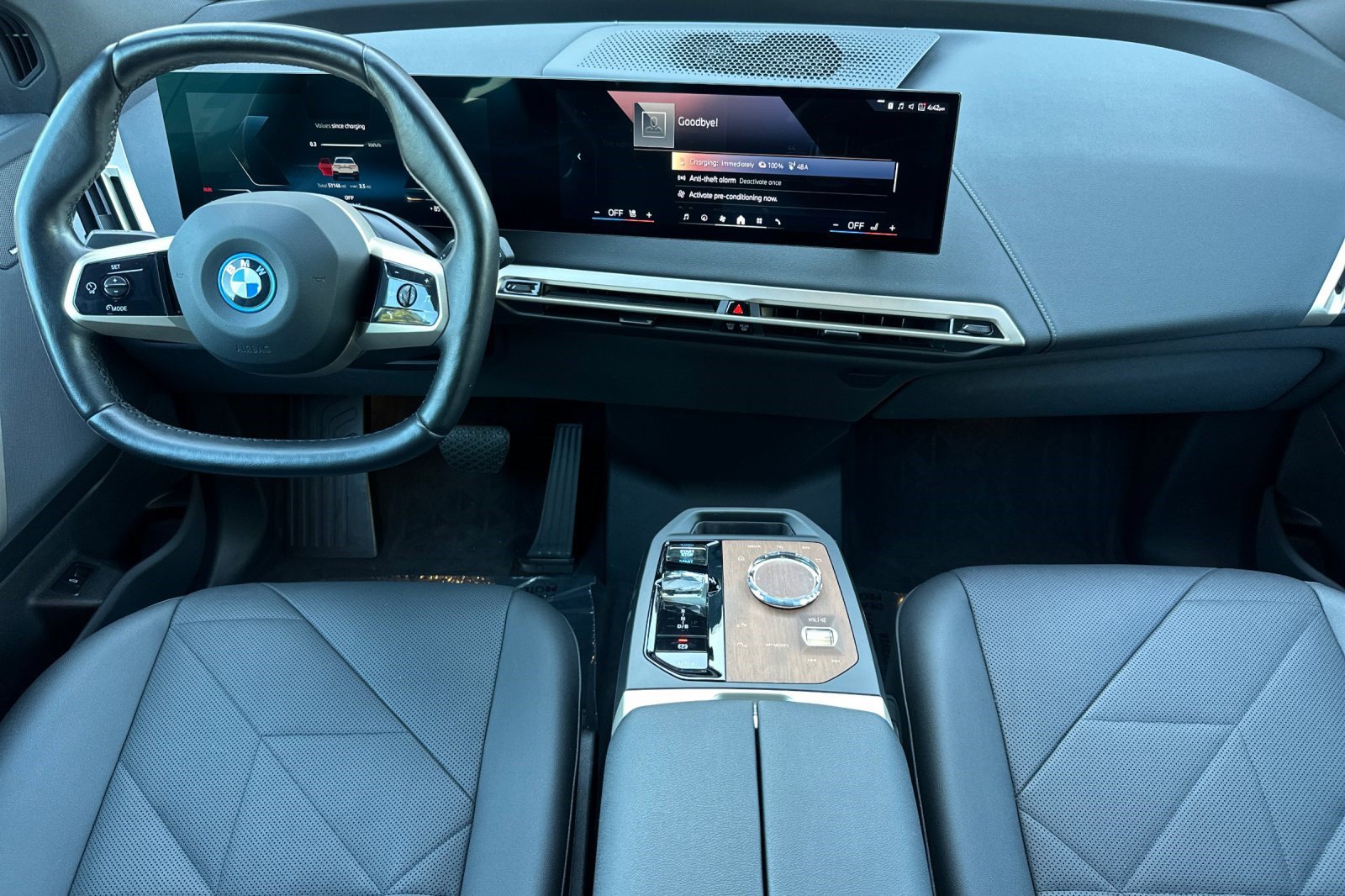 Used 2024 BMW iX xDrive50 w/ Premium Package AWD/4WD image 17