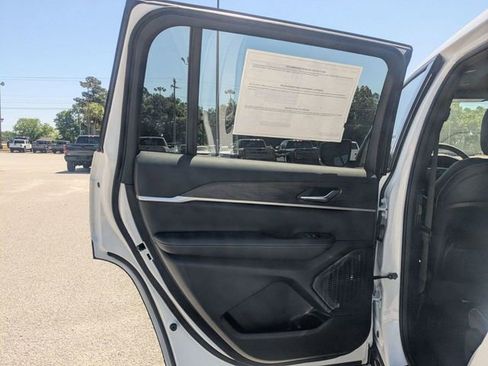 New 2026 Jeep Grand Cherokee L 2WD image 30