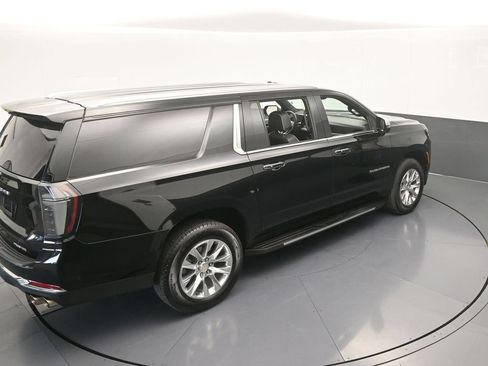 Used 2026 Chevrolet Suburban Premier AWD/4WD image 60