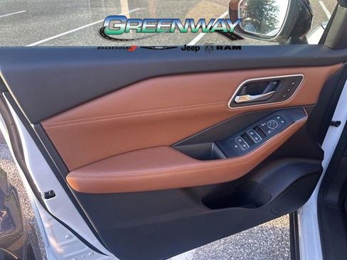 Used 2024 Nissan Rogue Platinum w/ Platinum Premium Package FWD image 14