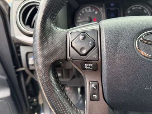 Used 2018 Toyota Tacoma TRD Off-Road AWD/4WD image 15