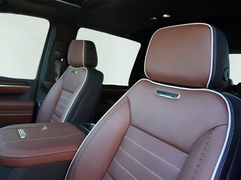 New 2026 GMC Sierra 2500 Denali Ultimate w/ Max Trailering Package image 12