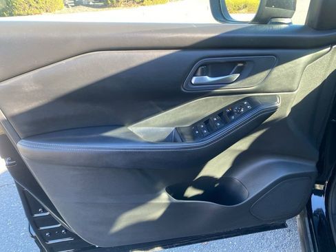 Used 2024 Nissan Rogue SV image 10