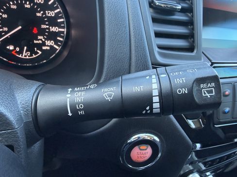 Used 2015 Nissan Pathfinder S image 32