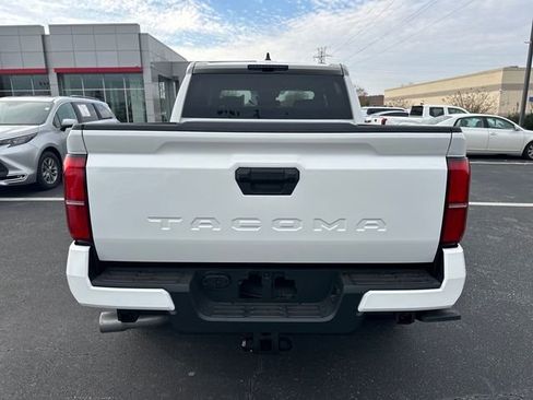 Used 2025 Toyota Tacoma TRD Sport image 4
