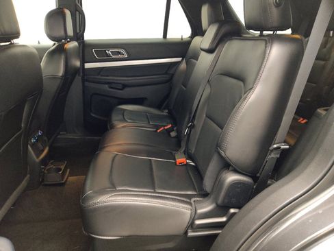 Used 2017 Ford Explorer XLT w/ Equipment Group 202A AWD/4WD image 18