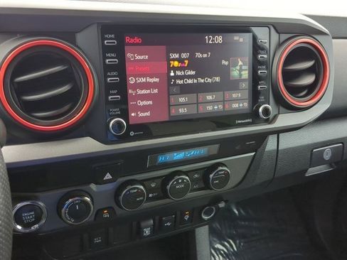 Certified 2022 Toyota Tacoma TRD Off-Road image 11