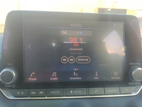 Used 2020 Nissan Sentra SR w/ Electronics Package FWD image 25