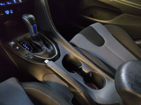 Used 2019 Hyundai Veloster 2.0 FWD image 26