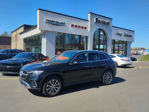 Used 2024 Mercedes-Benz GLC 300 4MATIC image 1