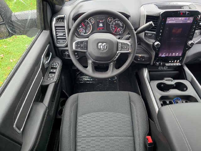 New 2027 RAM 3500 Big Horn AWD/4WD image 4