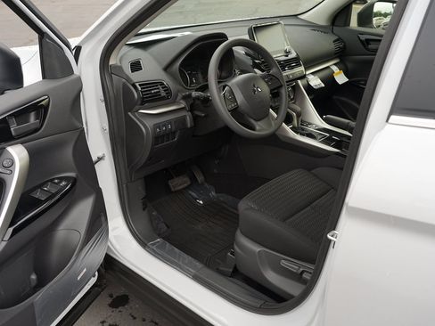 New 2026 Mitsubishi Eclipse Cross LE AWD/4WD image 12