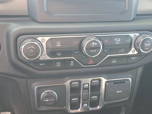 Used 2021 Jeep Wrangler Unlimited Sport image 29