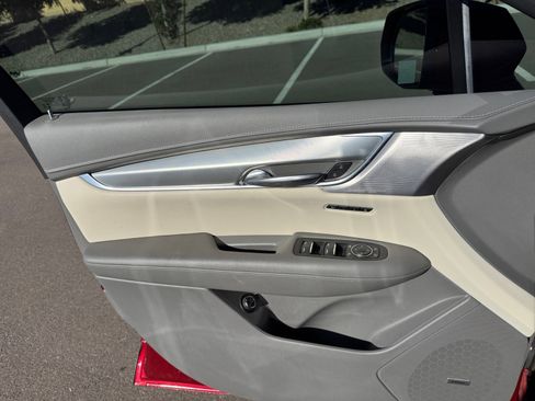 Used 2021 Cadillac XT5 Premium Luxury image 11