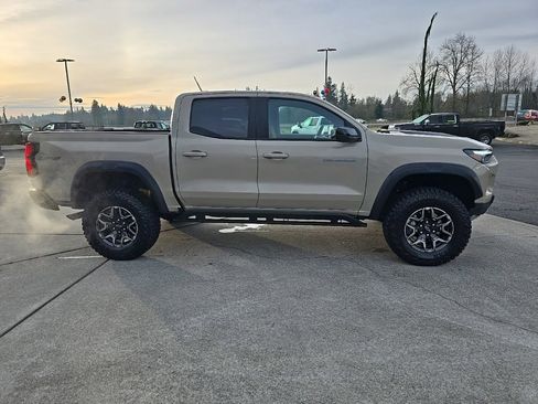 Used 2024 Chevrolet Colorado ZR2 w/ Technology Package image 7