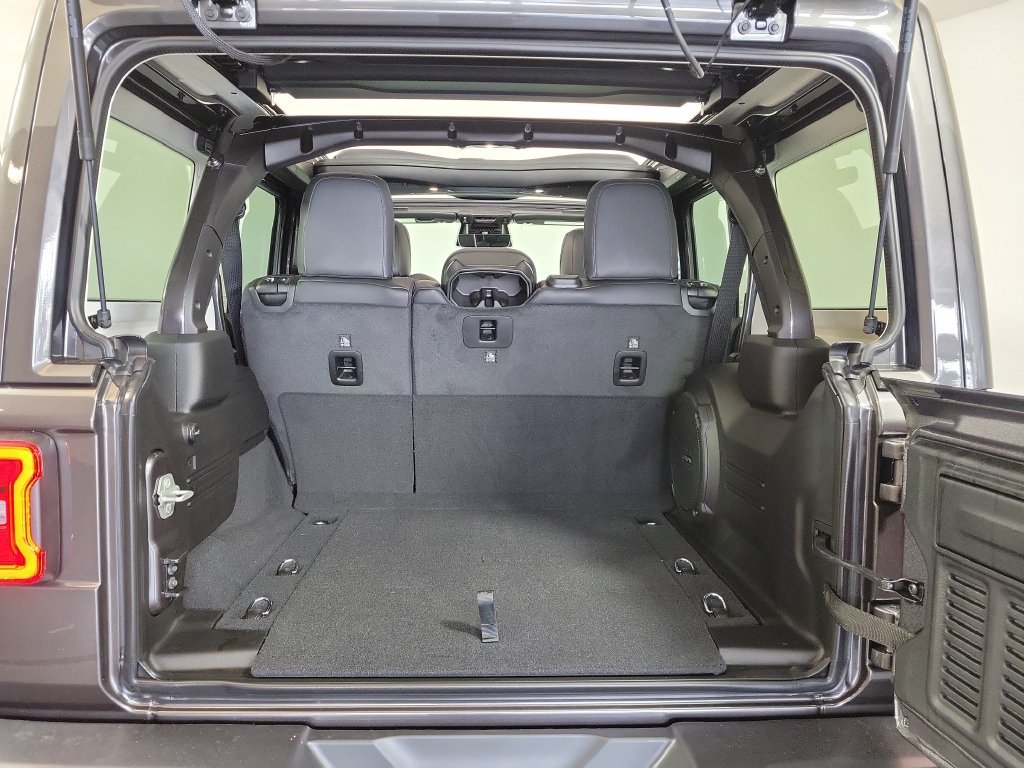 New 2027 Jeep Wrangler Unlimited Sahara AWD/4WD image 25