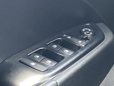 Used 2023 Hyundai Venue Limited FWD image 27