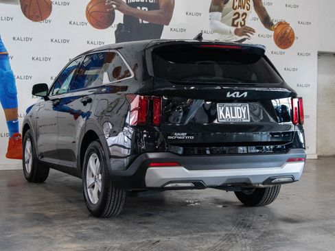 Used 2024 Kia Sorento LX image 21