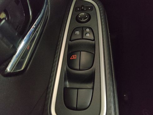 Used 2025 Nissan Versa SR w/ Trunk Package image 27