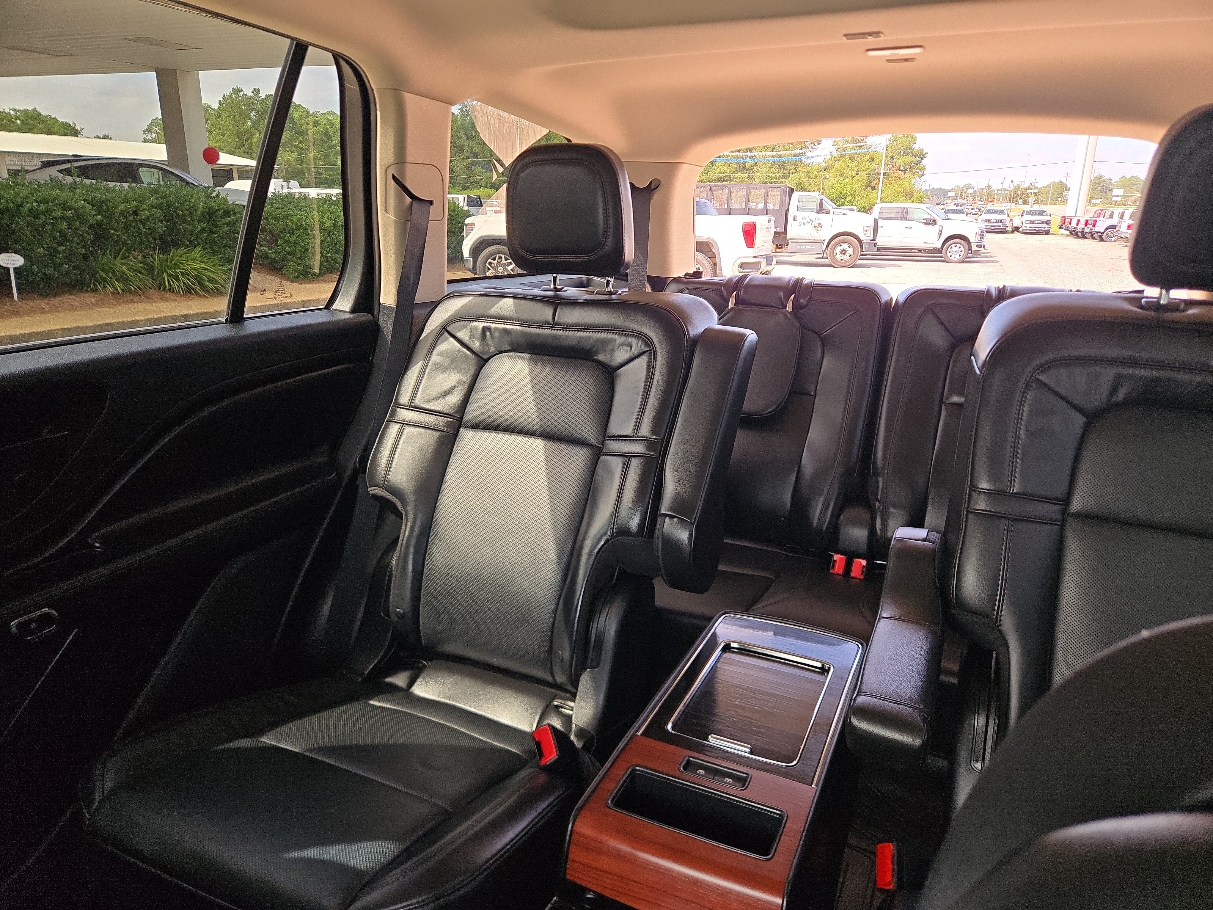 Used 2022 Lincoln Aviator Reserve w/ Equipment Group 201A RWD image 17