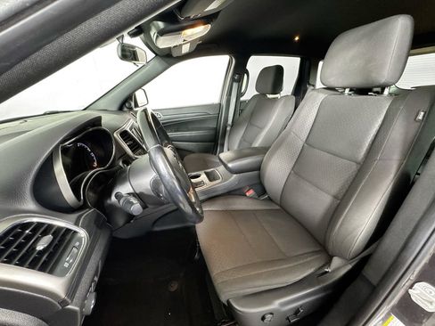 Used 2020 Jeep Grand Cherokee Laredo AWD/4WD image 19