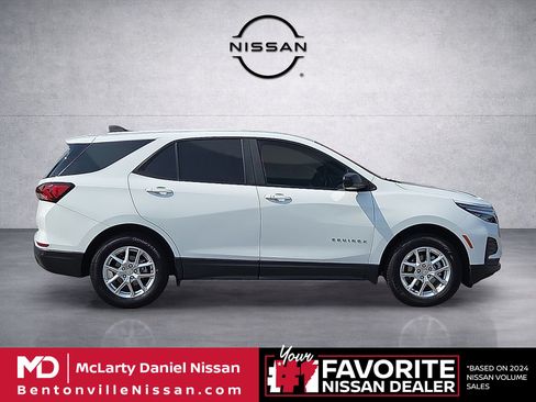 Used 2022 Chevrolet Equinox LS w/ LS Convenience Package AWD/4WD image 6
