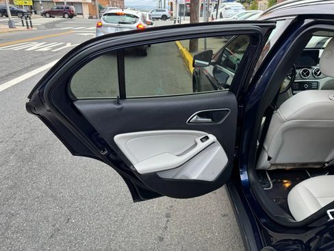 Used 2018 Mercedes-Benz GLA 250 4MATIC image 23