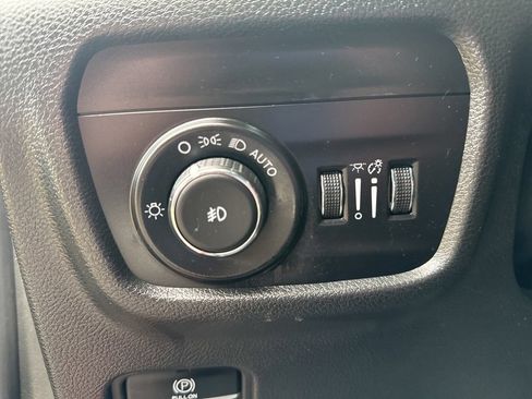 Used 2023 Jeep Grand Cherokee Limited AWD/4WD image 28